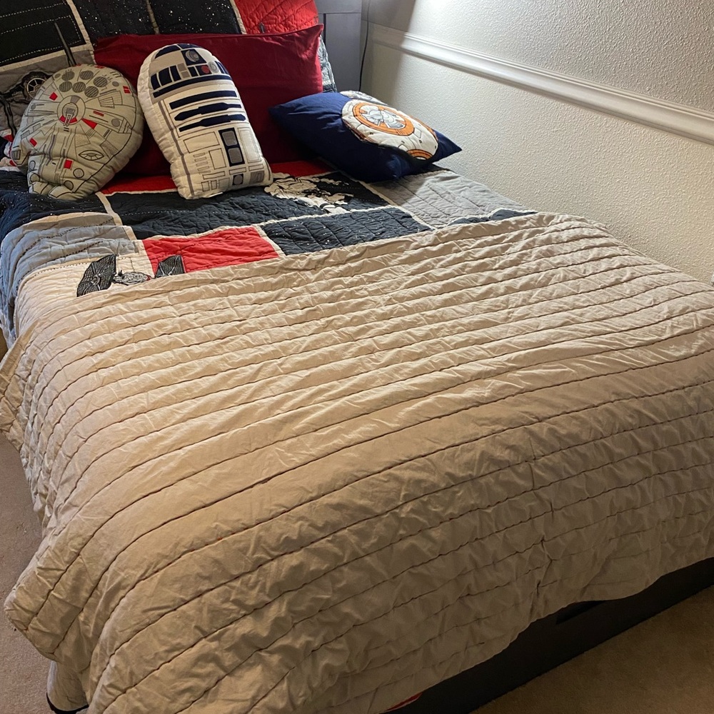 Twin Pottery Barn Kids Reversible Quilt + Sham